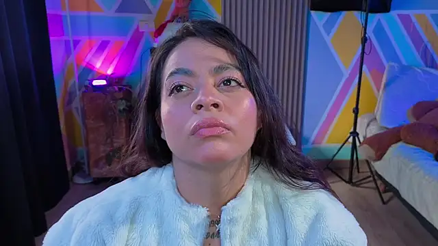 Cuttiealice online show from October 16, 2025, 5:21 pm