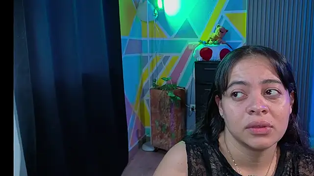 Cuttiealice online show from September 30, 2025, 12:00 pm