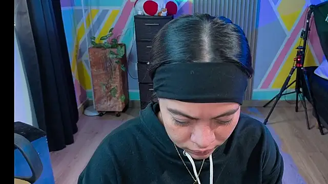 Cuttiealice online show from October 3, 2025, 12:06 pm