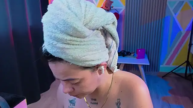 Cuttiealice online show from October 6, 2025, 3:35 pm