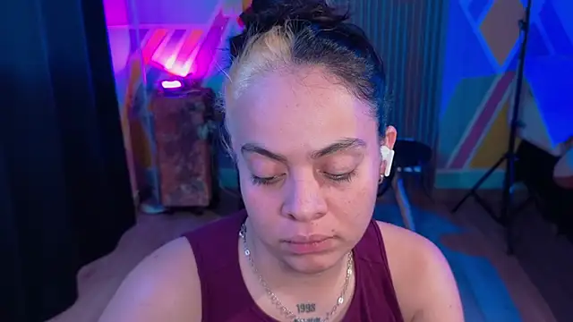 Cuttiealice online show from October 24, 2025, 7:35 pm