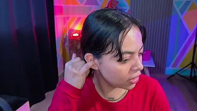 Cuttiealice online show from October 7, 2025, 11:33 am