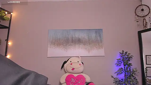 Briana Wells  online show from February 17, 2026, 12:46 pm