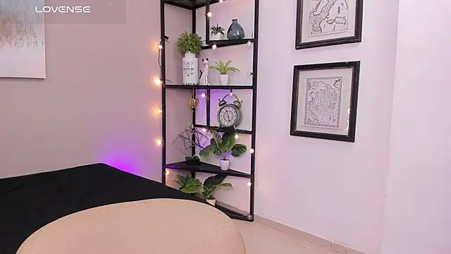 Snapshot of Briana_Wells_ chatting on April 26, 2026, 12:57 pm Briana Wells online show from April 26, 2026, 12:57 pm