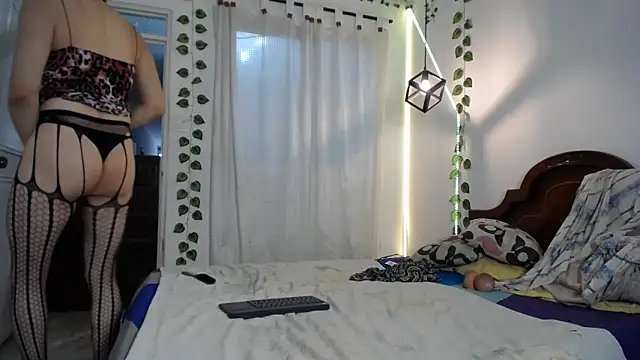 ivonne  hott1 online show from February 21, 2026, 6:21 pm