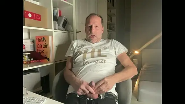 Snapshot of drefman chatting on March 2, 2026, 6:04 pm drefman online show from March 2, 2026, 6:04 pm