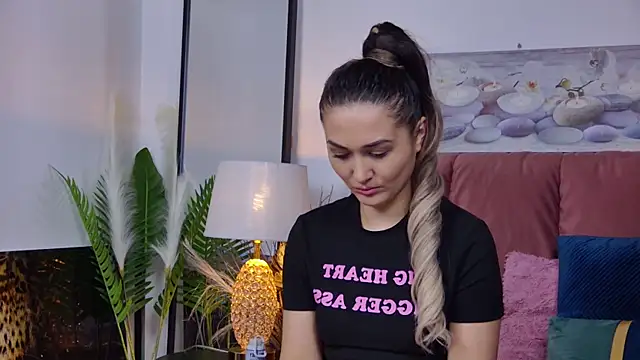 Snapshot of NicolLopeze chatting on February 21, 2025, 5:31 pm NicolLopeze online show from February 21, 2025, 5:31 pm