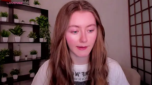 Snapshot of KateCuddle chatting on December 16, 2025, 2:27 am KateCuddle online show from December 16, 2025, 2:27 am