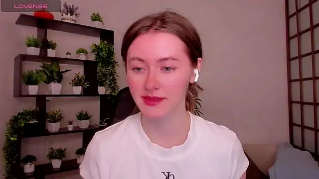 Snapshot of KateCuddle chatting on March 31, 2026, 2:46 am KateCuddle online show from March 31, 2026, 2:46 am