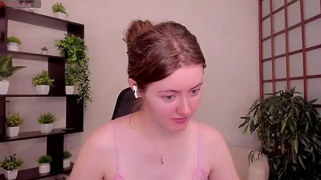 KateCuddle online show from July 30, 2026, 2:21 am