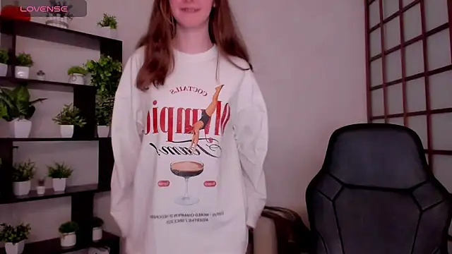 Snapshot of KateCuddle chatting on March 18, 2026, 2:48 am KateCuddle online show from March 18, 2026, 2:48 am