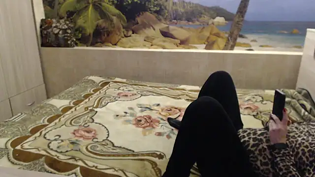 Aphelandra online show from March 18, 2025, 4:06 pm