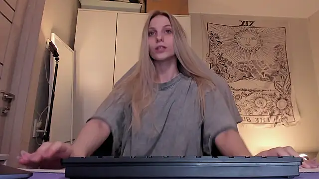 Snapshot of Anna_Fink chatting on March 22, 2026, 7:59 pm Anna Fink online show from March 22, 2026, 7:59 pm