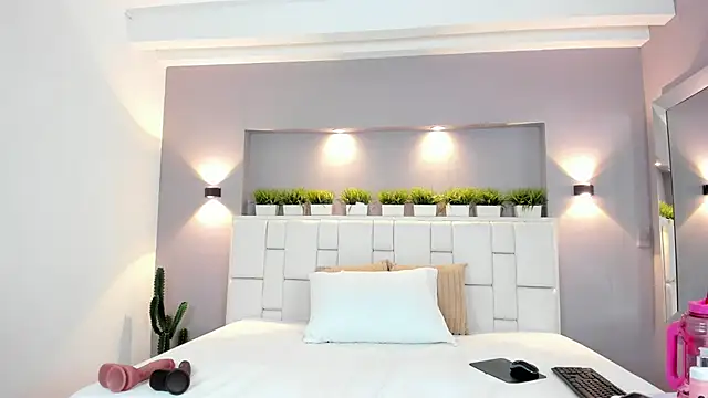 Snapshot of ValeriaGarcia chatting on September 17, 2025, 12:29 pm ValeriaGarcia online show from September 17, 2025, 12:29 pm