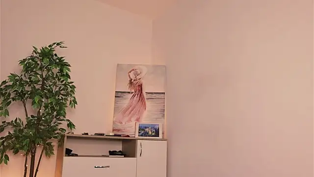 Misslullu online show from March 18, 2025, 1:44 pm