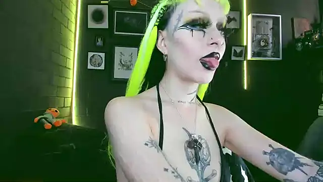 Snapshot of insania_9999_ chatting on January 8, 2025, 5:26 pm insania 9999 online show from January 8, 2025, 5:26 pm