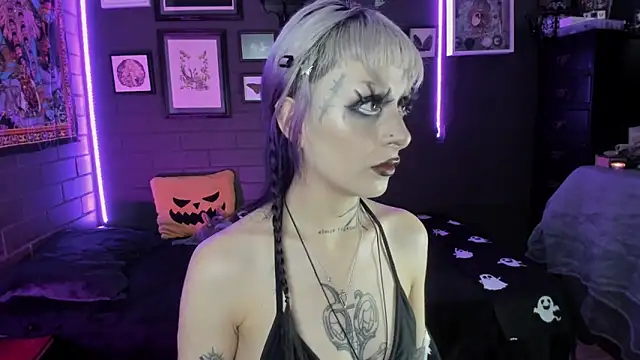 Snapshot of insania_9999_ chatting on November 7, 2025, 5:50 pm insania 9999 online show from November 7, 2025, 5:50 pm