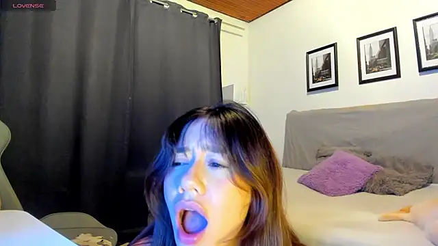 sofimendoza online show from October 19, 2025, 8:06 am