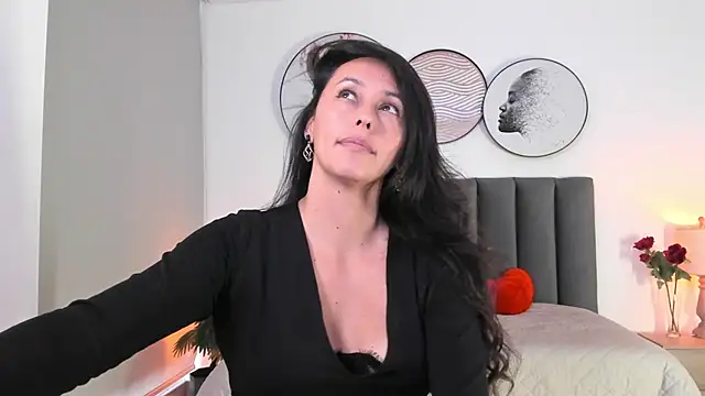 Snapshot of SaharaGarcia__ chatting on February 19, 2025, 10:20 pm SaharaGarcia online show from February 19, 2025, 10:20 pm