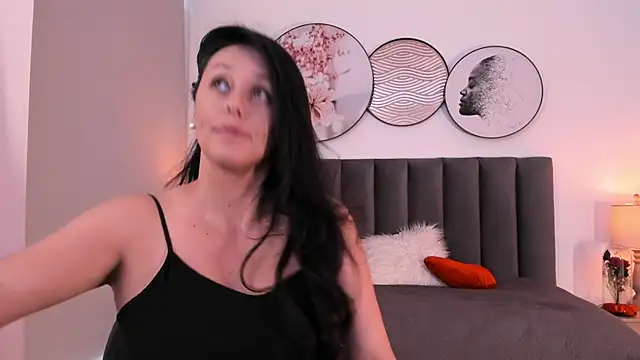 SaharaGarcia   online show from November 26, 2025, 7:03 pm