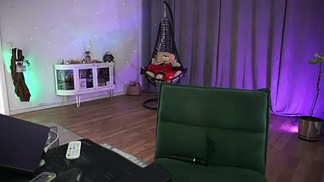 LaraPunkt online show from February 20, 2026, 9:00 am