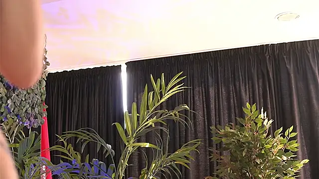 Snapshot of HotSkinnyX chatting on March 5, 2025, 9:05 am HotSkinnyX online show from March 5, 2025, 9:05 am