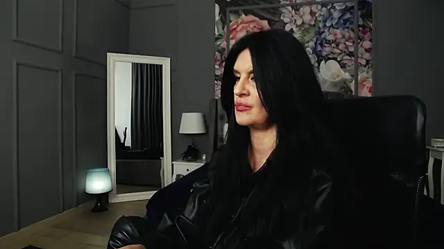 Snapshot of DomMelissaW chatting on January 23, 2025, 12:35 am DomMelissaW online show from January 23, 2025, 12:35 am