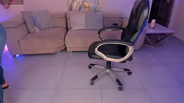 SophieBarnett online show from December 1, 2025, 1:06 am