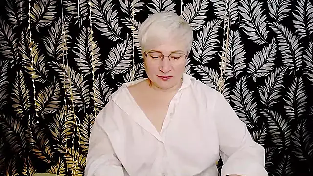 Snapshot of Olivia_playful chatting on May 17, 2026, 10:04 am Olivia playful online show from May 17, 2026, 10:04 am