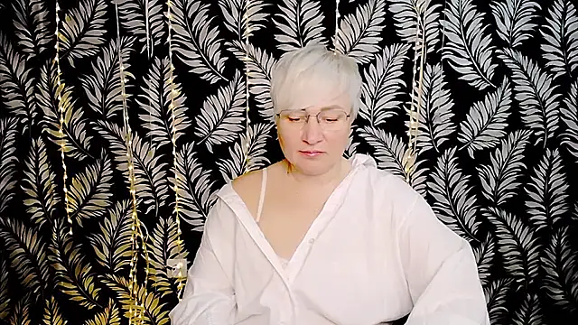 Snapshot of Olivia_playful chatting on May 15, 2026, 10:24 am Olivia playful online show from May 15, 2026, 10:24 am