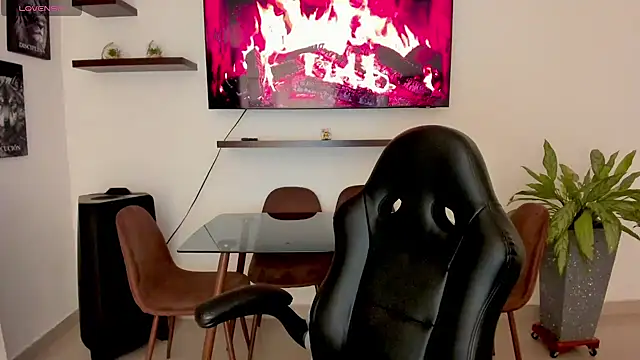 brunetenikole02 online show from September 16, 2025, 2:12 am