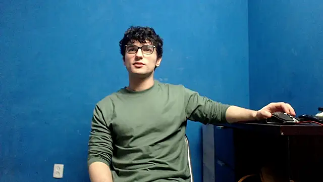 Snapshot of alex_blu chatting on March 12, 2025, 6:32 pm alex blu online show from March 12, 2025, 6:32 pm