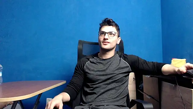 Snapshot of alex_blu chatting on December 2, 2024, 7:31 am alex blu online show from December 2, 2024, 7:31 am