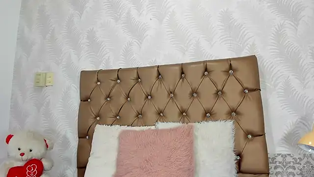 luna evaa online show from September 13, 2025, 1:44 pm