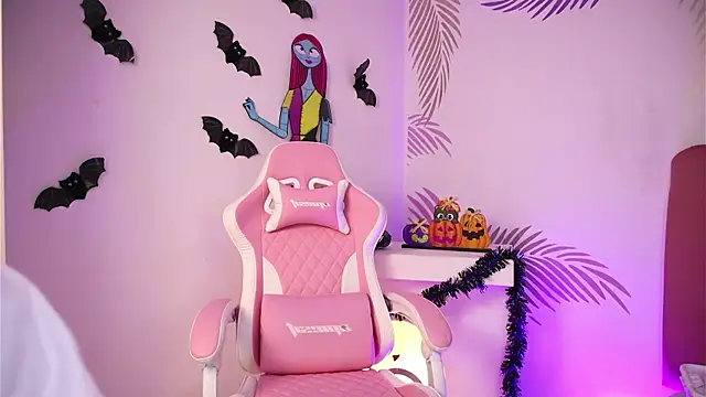 dianebleu online show from October 28, 2025, 4:13 am