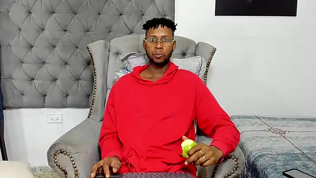 Snapshot of santhi_lee chatting on February 18, 2025, 2:05 am santhi lee online show from February 18, 2025, 2:05 am