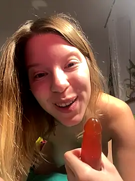 kimczii online show from October 10, 2025, 6:25 am