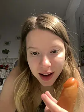 kimczii online show from June 12, 2026, 6:22 am