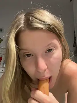 kimczii online show from July 28, 2026, 5:48 am