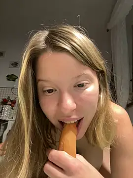 kimczii online show from August 3, 2026, 6:21 am