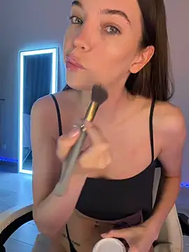 julia fly online show from April 15, 2026, 6:08 am