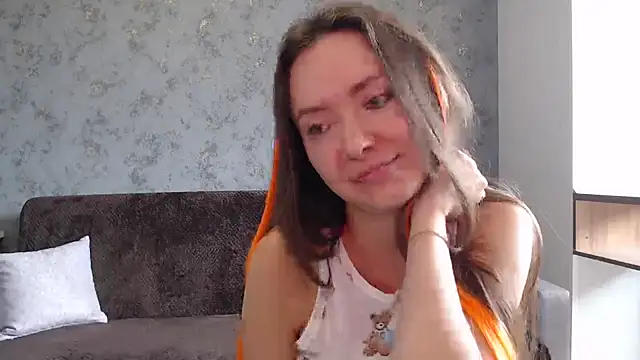 Snapshot of ___Emily___ chatting on October 5, 2025, 10:06 am    Emily    online show from October 5, 2025, 10:06 am