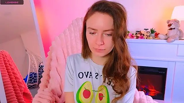 Snapshot of ___Emily___ chatting on March 10, 2025, 7:33 am    Emily    online show from March 10, 2025, 7:33 am