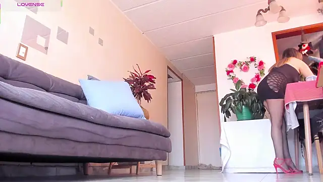 charlize legs online show from March 1, 2026, 4:07 pm