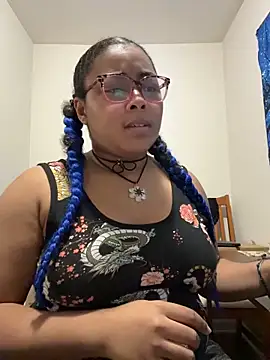 lunaxbat online show from December 23, 2025, 6:34 am