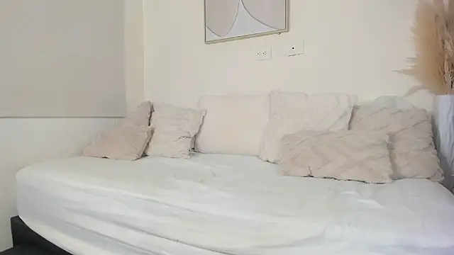 ZOEGARNER01 online show from January 14, 2026, 7:17 pm