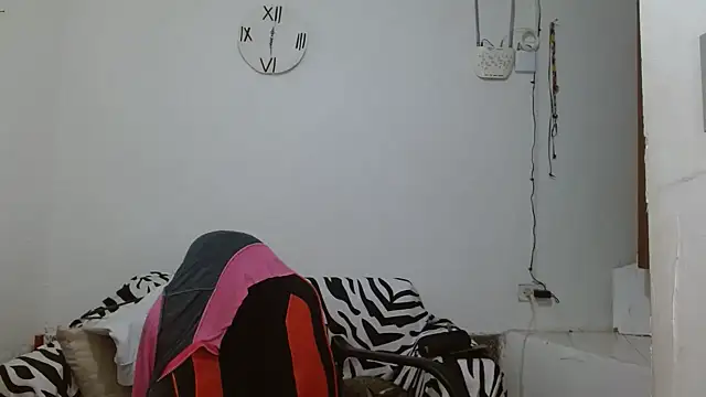 angelamarie1 online show from May 25, 2026, 12:15 pm