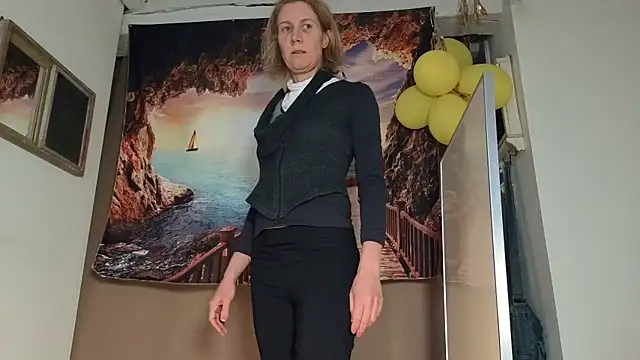 Snapshot of Lola_Belgium chatting on May 16, 2026, 4:17 pm Lola Belgium online show from May 16, 2026, 4:17 pm