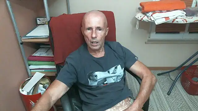 olibrius71 online show from December 3, 2025, 7:24 pm