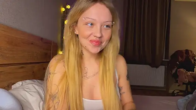 Snapshot of kiki_nikki chatting on November 9, 2025, 6:12 pm kiki nikki online show from November 9, 2025, 6:12 pm